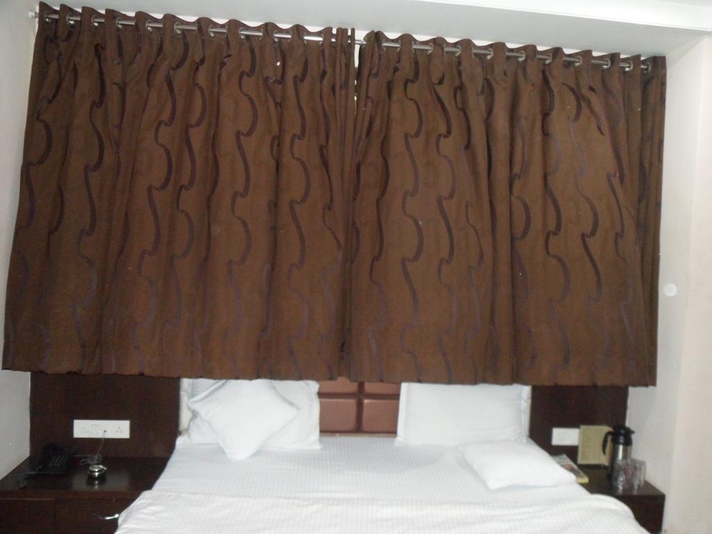 Hotel Silver Plaza Ahmedabad Rum bild