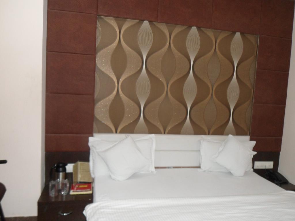 Hotel Silver Plaza Ahmedabad Rum bild