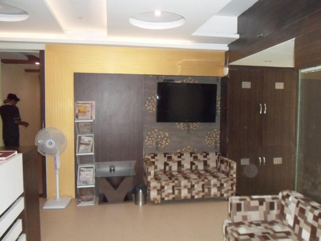 Hotel Silver Plaza Ahmedabad Exteriör bild